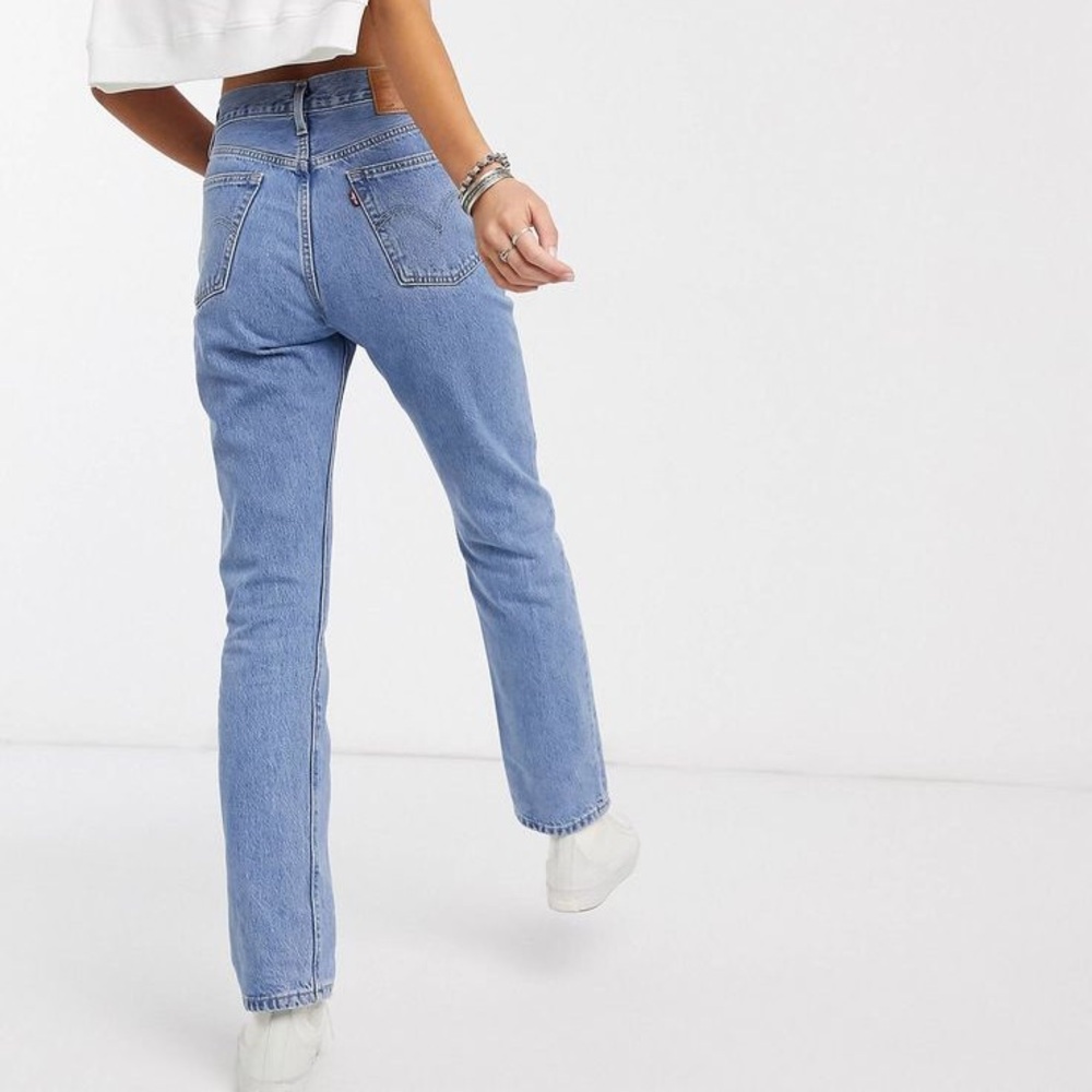 Levi’s W 501 Straight Leg Light Wash